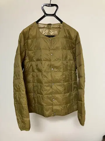 베이직 크루넥 버튼 이너 다운 자켓