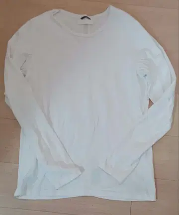 junhashimoto 화이트 긴팔 티셔츠
