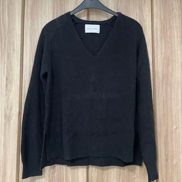 ADAM ET ROPE 블랙 V넥 스웨터