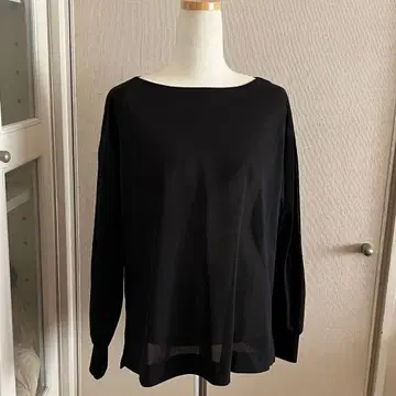 23구 티셔츠 블랙 보트넥 긴팔 상의