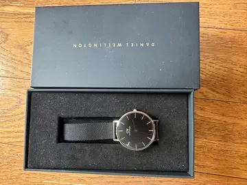 다니엘 웰링턴 블랙 메쉬 손목시계