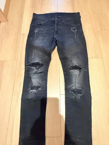 데미지 가공 스키니 데님 M 사이즈