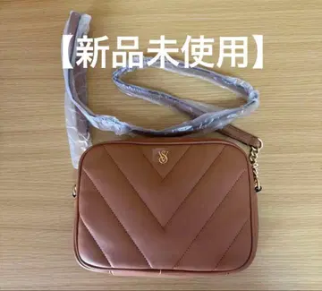 브라운 V자형 퀼팅 숄더백