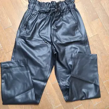 ZARA 가죽 느낌 팬츠 XS 블랙