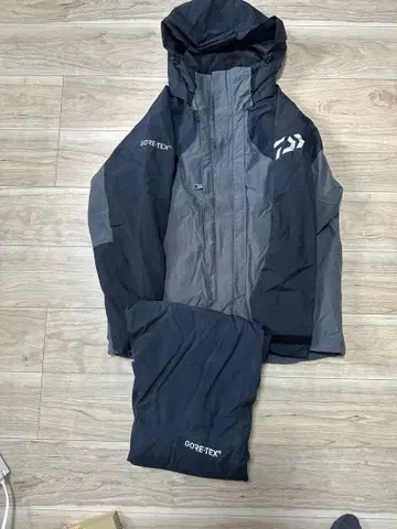 다이와 윈터 수트 고어텍스 M 사이즈