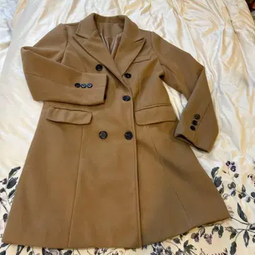 베이지 더블 브레스트 체스터 코트