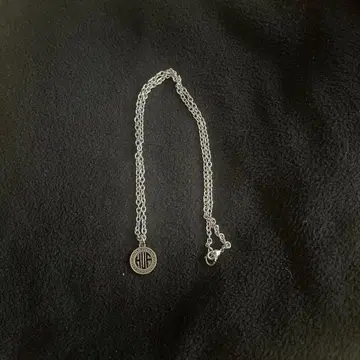 HUF 실버 코인형 펜던트 목걸이 박스 포함