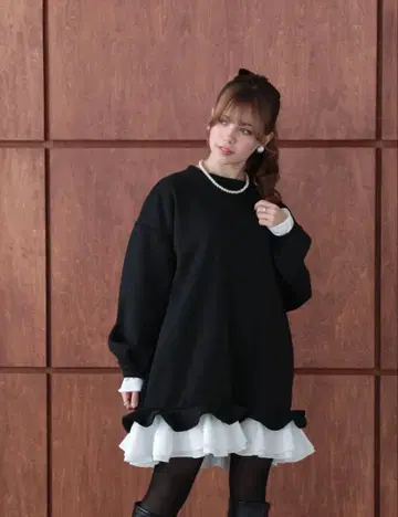 myu 프릴 블랙 맨투맨 원피스