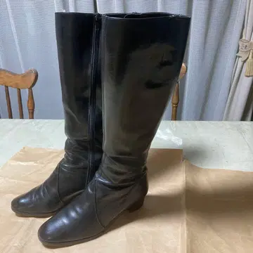 지퍼 달린 블랙 롱 부츠 22.5cm