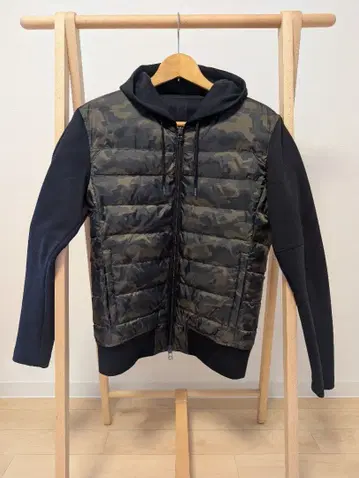 카모플라쥬 후드 부착 다운 자켓