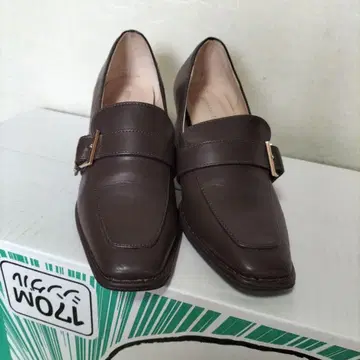 브라운 가죽 펌프스 중간 힐