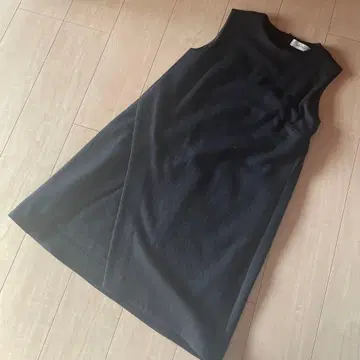 Nila Owen 블랙 슬리브리스 원피스