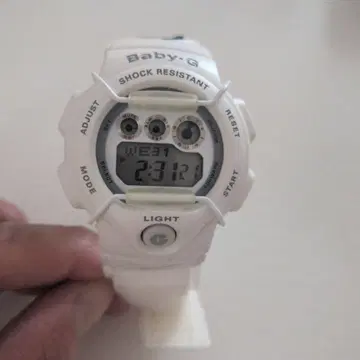 새상품급 Baby-G 디지털 손목시계 화이트