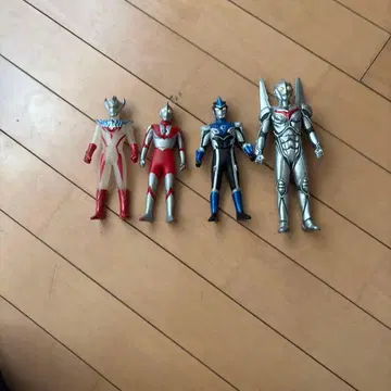 울트라맨 피규어 4체 세트