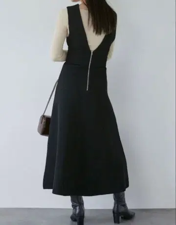 블랙 슬리브리스 니트 원피스