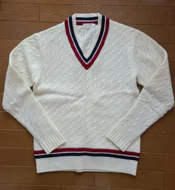 EDIFICE 아이보리 V넥 니트 스웨터