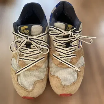 KARHU 베이지 그레이 스니커즈