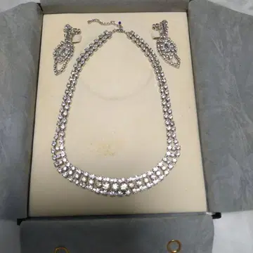 크리스탈 목걸이와 귀걸이 세트 미사용