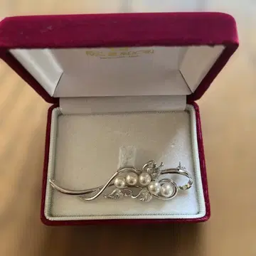 펄 인 실버 브로치