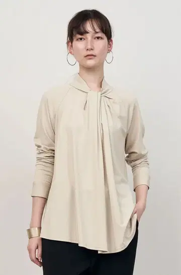 소쥬 SOEJU 보우 스타일 풀오버 베이지 사이즈 S