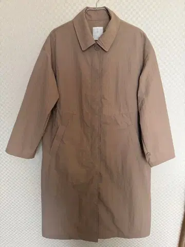 베이지 롱 코트 사이드 포켓 포함