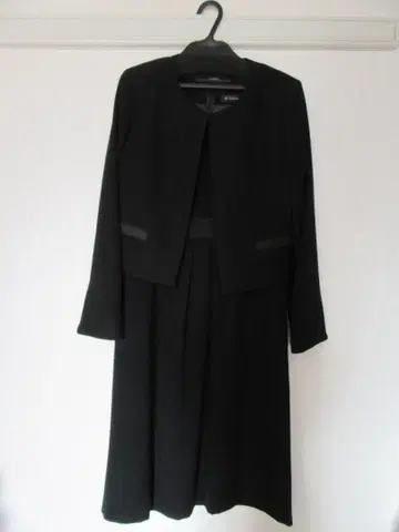 브릴리언트 스테이지 블랙 수트 여성용 9호