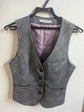 ENJOY 그레이 계열 체크 무늬 베스트