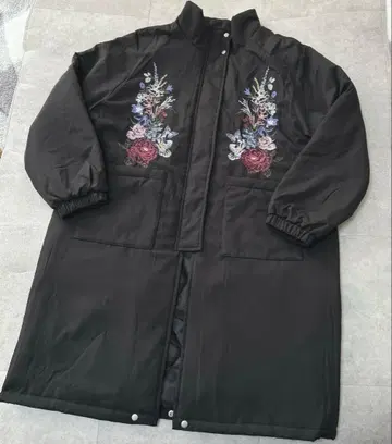 이즈스칼라 기장 조정 가능 2way 꽃 자수 충전솜 롱 블루종 블랙