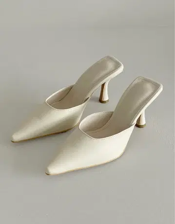 스틸레토 펌프스 화이트