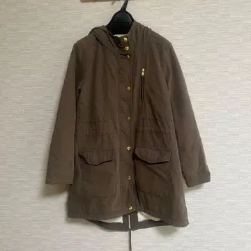 푹신푹신 충전솜 브라운 후드 부착 모즈 코트