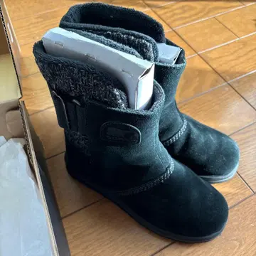 미사용 새상품 SOREL 블랙 스웨이드 부츠 스노우 부츠 37 사이즈