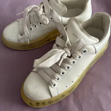 Alexander McQueen 화이트 스니커즈