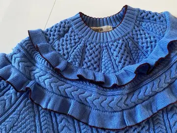 EURIFUR 라이트 블루 케이블 니트 스웨터