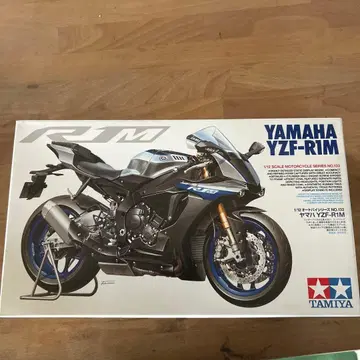 TAMIYA YAMAHA YZF-R1M 1/12