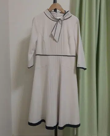 택 포함 시착만 한 상품, 새상품급 아푸와이저 리셰 보타이 플리츠 원피스