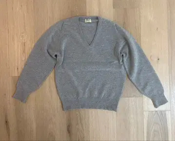 미사용 WILLIAM LOCKIE 그레이 V넥 스웨터