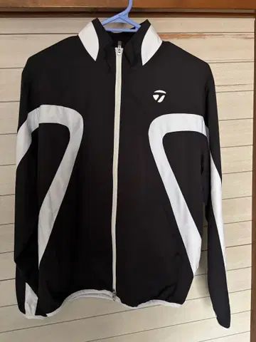 TaylorMade 풀 지퍼 자켓 블랙/화이트