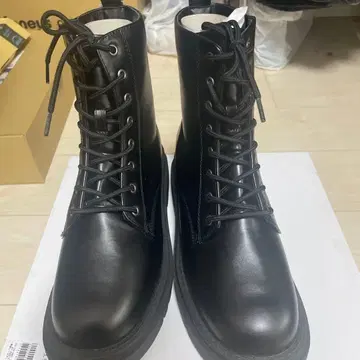 블랙 통굽 부츠 레이스업