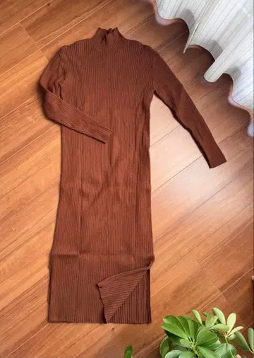 하이넥 리브 니트 원피스 브라운