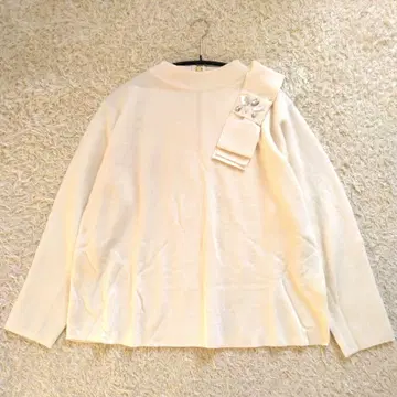 Rose Tiara 로즈 티아라 아이보리 니트 스웨터 장식 리본 포함