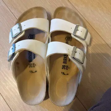 BIRKENSTOCK 화이트 샌들 36