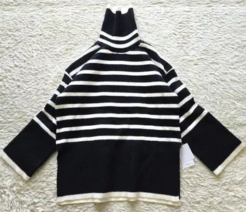 새상품 베이스먼트 온라인 사이드 슬릿 니트탑 블랙 보더