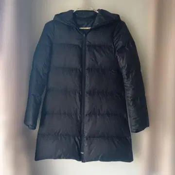 띠어리 다운 코트 후드 사이즈 S부터 M 블랙