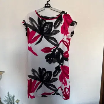 next 화이트 무릎 기장 원피스