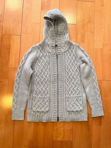 그레이 케이블 짜임 후드 부착 니트 가디건