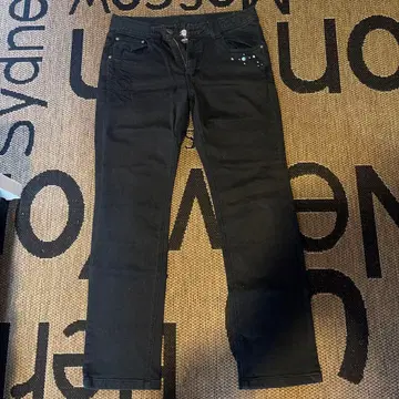 MCD 스터드 장식 블랙 데님