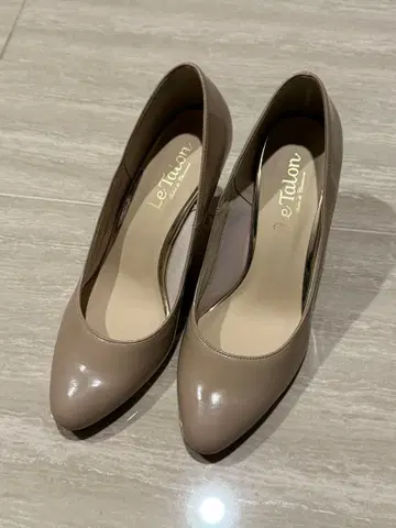 르 타롱 에나멜 베이지 펌프스 새상품급 24cm