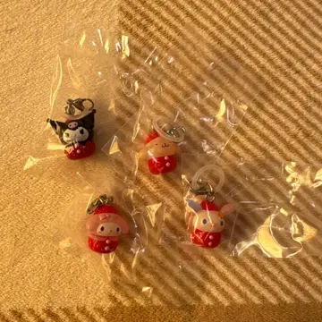 산리오 캐릭터즈 딸기 메지루시 액세서리 가챠