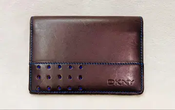 DKNY 이단 카드 케이스 다크 브라운