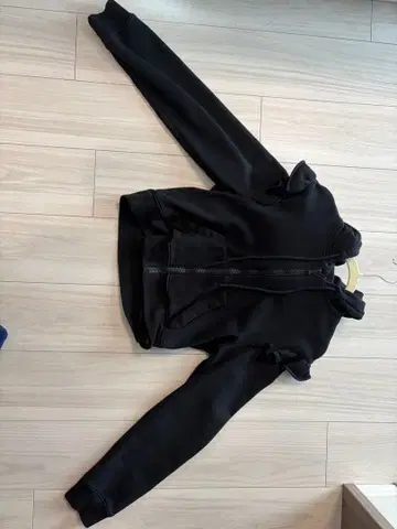 MOSCHINO 블랙 프릴 후드티